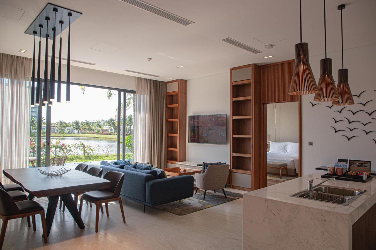 เมอเวนพิค วิลลา แอนด์ เรสซิเดนซ์ ฟู้ก๊วก Hotel ฟู้โกว๊ก ภายนอก รูปภาพ A living room in a villa at the resort
