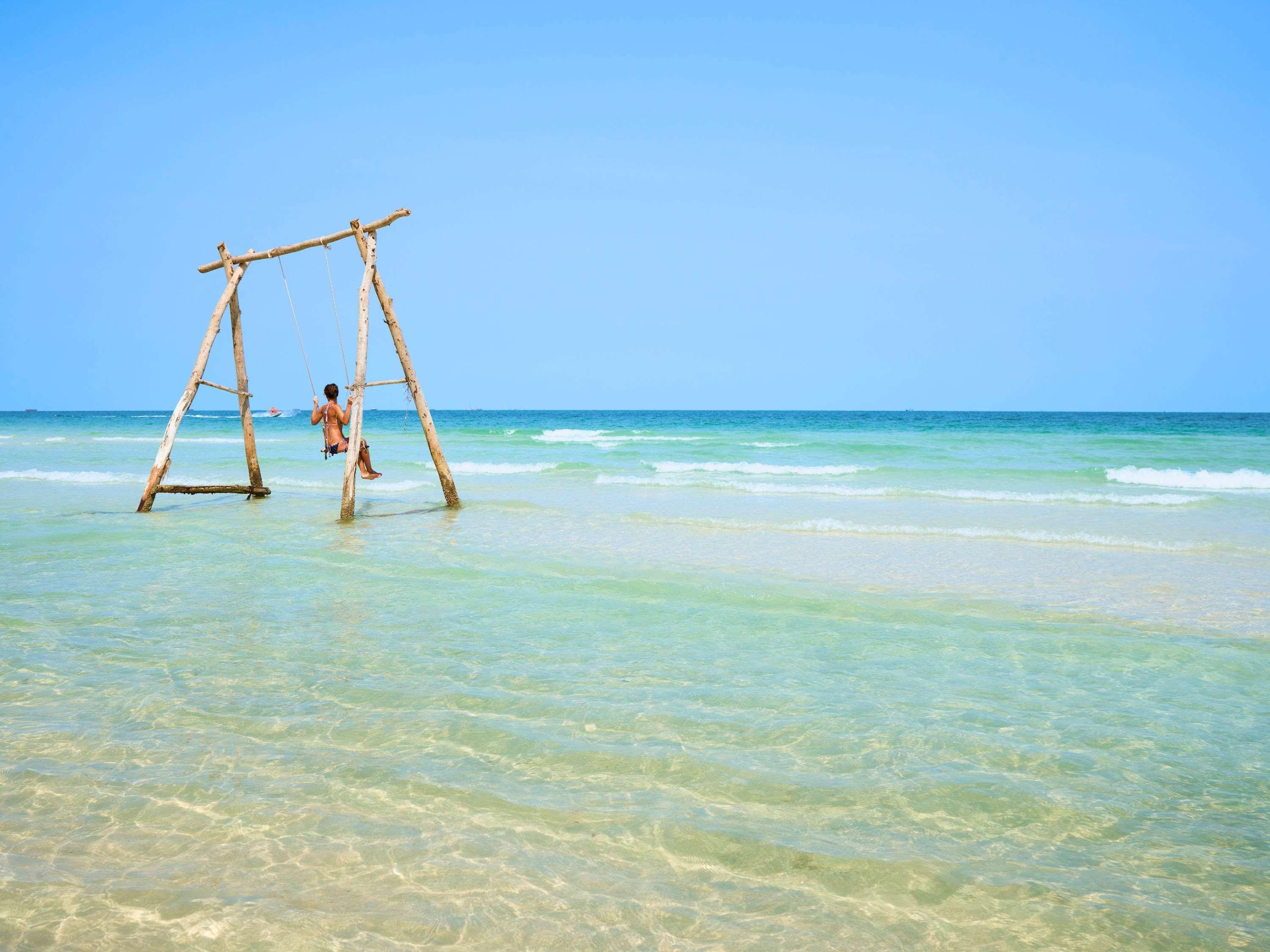 เมอเวนพิค วิลลา แอนด์ เรสซิเดนซ์ ฟู้ก๊วก Hotel ฟู้โกว๊ก ภายนอก รูปภาพ Swing at the beach