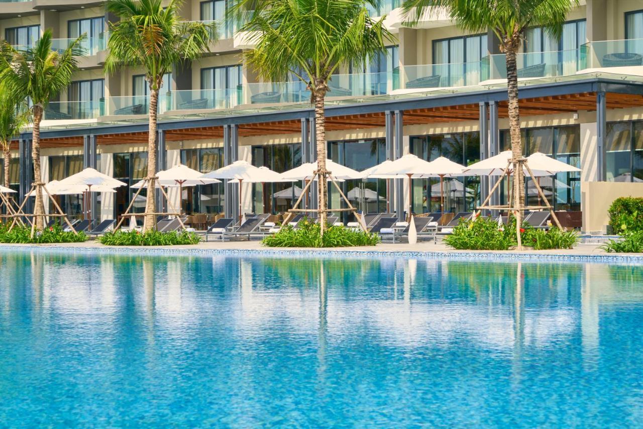 เมอเวนพิค วิลลา แอนด์ เรสซิเดนซ์ ฟู้ก๊วก Hotel ฟู้โกว๊ก ภายนอก รูปภาพ The pool at the hotel