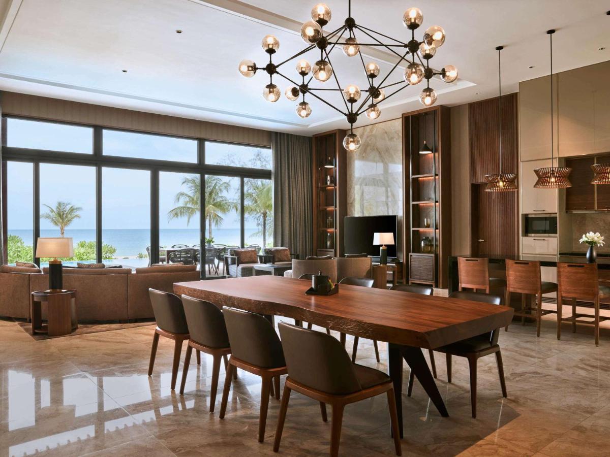 เมอเวนพิค วิลลา แอนด์ เรสซิเดนซ์ ฟู้ก๊วก Hotel ฟู้โกว๊ก ภายนอก รูปภาพ A dining room
