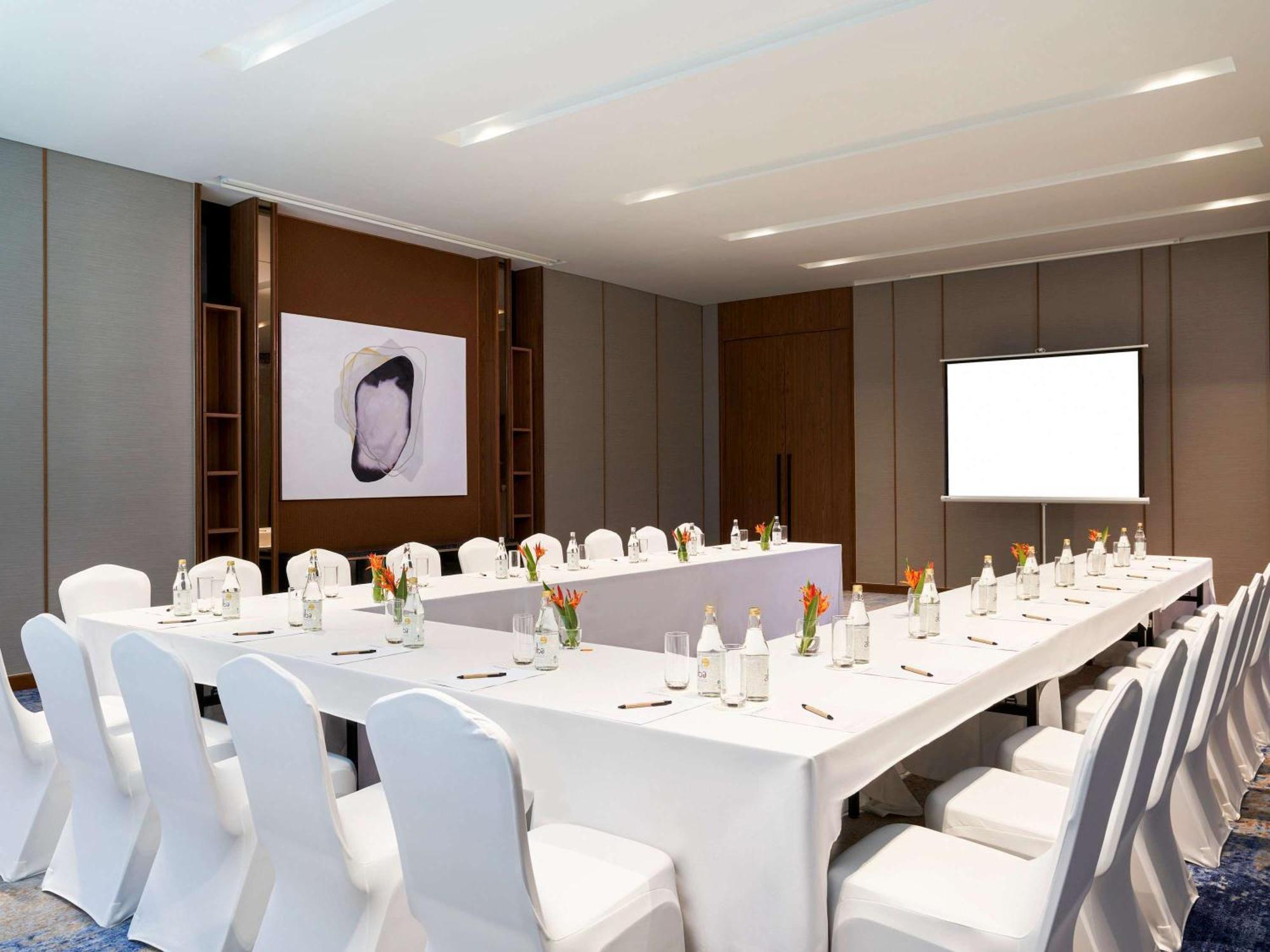 เมอเวนพิค วิลลา แอนด์ เรสซิเดนซ์ ฟู้ก๊วก Hotel ฟู้โกว๊ก ภายนอก รูปภาพ Meeting room